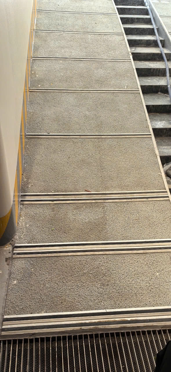 Thi-công-chống-trượt-ram-rốc-bằng -tấm-composite- 62 Nguyễn Trường Tộ 