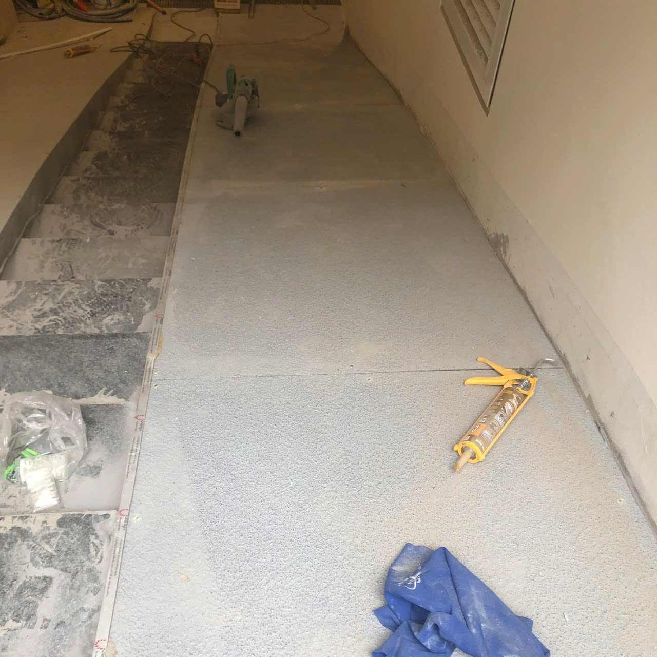 Thi-công-chống-trượt-ram-rốc-bằng -tấm-composite- 62 Nguyễn Trường Tộ 