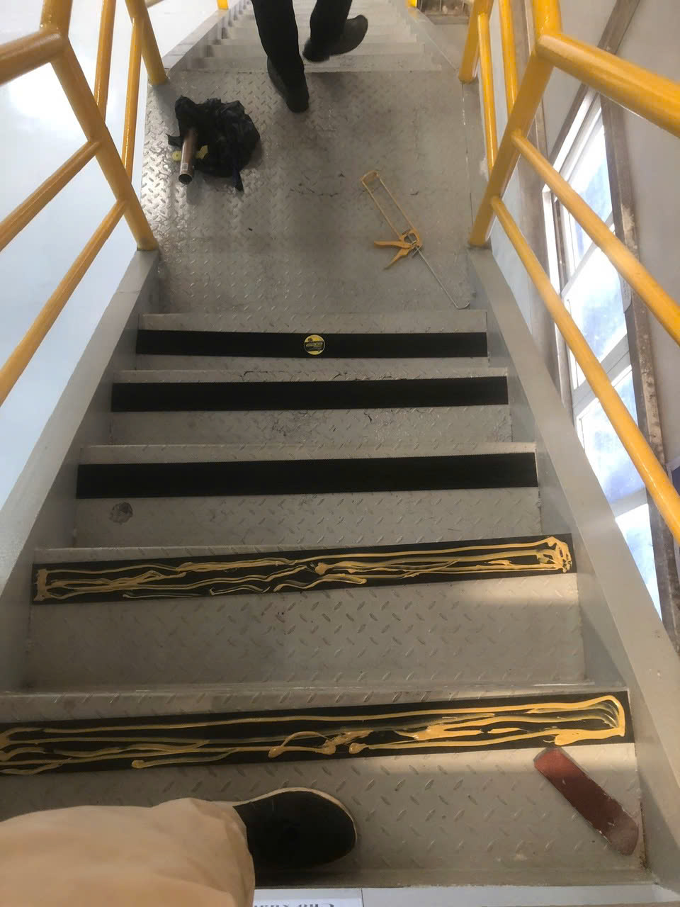 Thi- công -tấm- cao- su -chống -trượt- cho -nhà -máy -INAVINA - KCN Hòa Phát