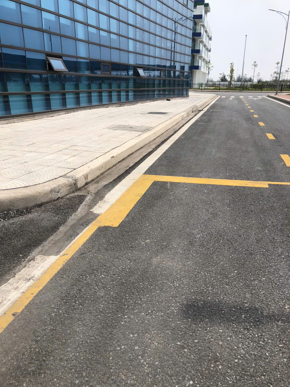 Thi -công -chống -trượt -sàn -gạch- men - Nhà máyTop text Tile của Nhật Bản 