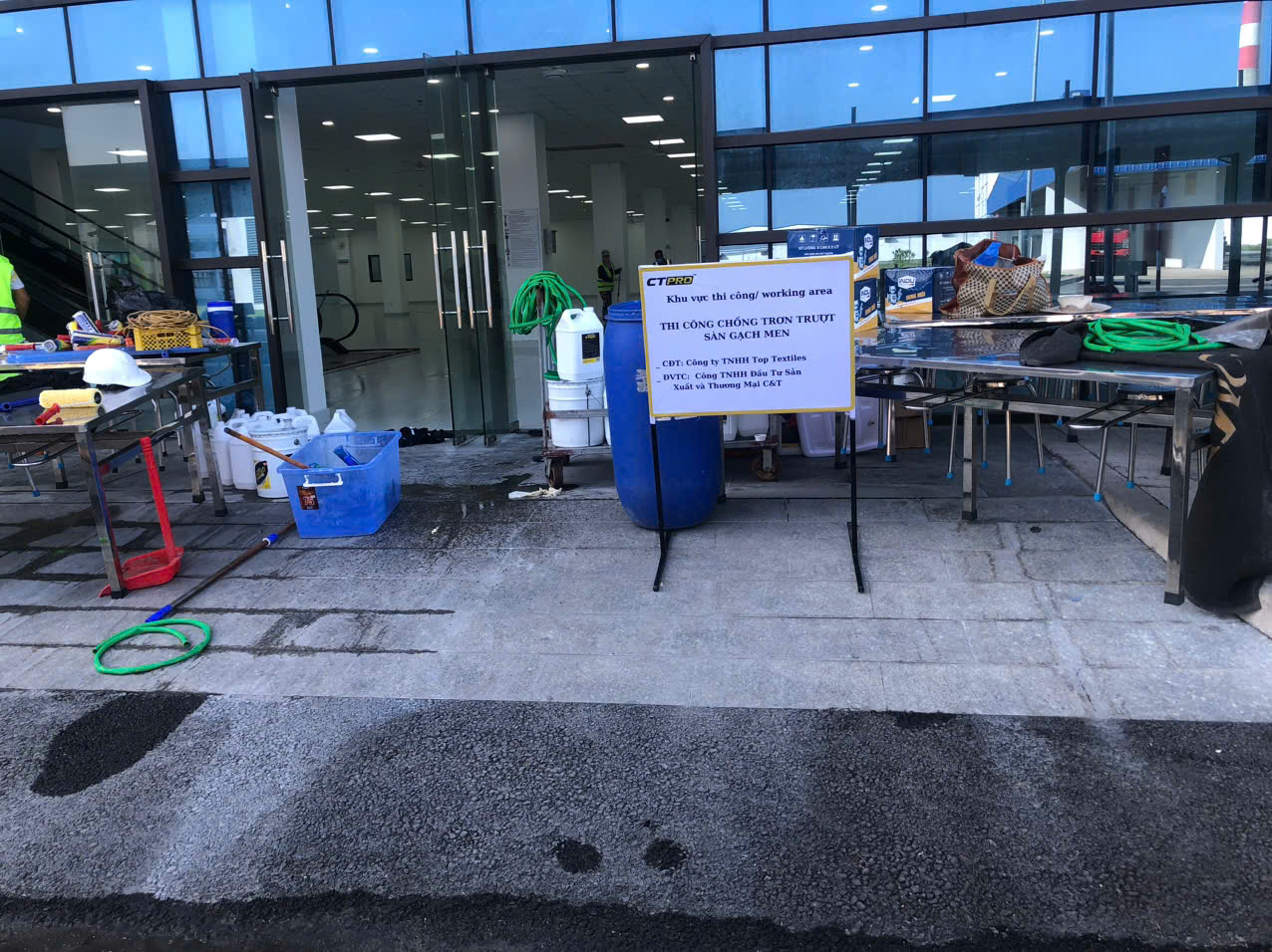 Thi -công -chống -trượt -sàn -gạch- men - Nhà máyTop text Tile của Nhật Bản 