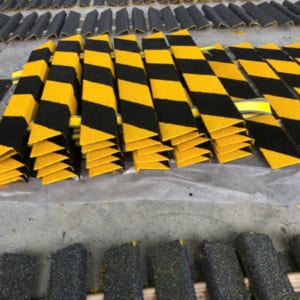 Tấm ốp chống trượt cầu thang FRP composite kích thước 100x20x800mm