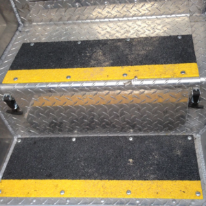 Tấm ốp chống trượt cầu thang