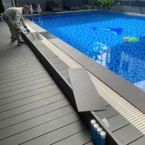 Tấm dán chống trượt bể bơi composite FRP kích thước 150x1000x2mm