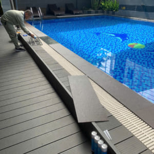 Tấm dán chống trượt bể bơi composite FRP kích thước 200x1000x2mm