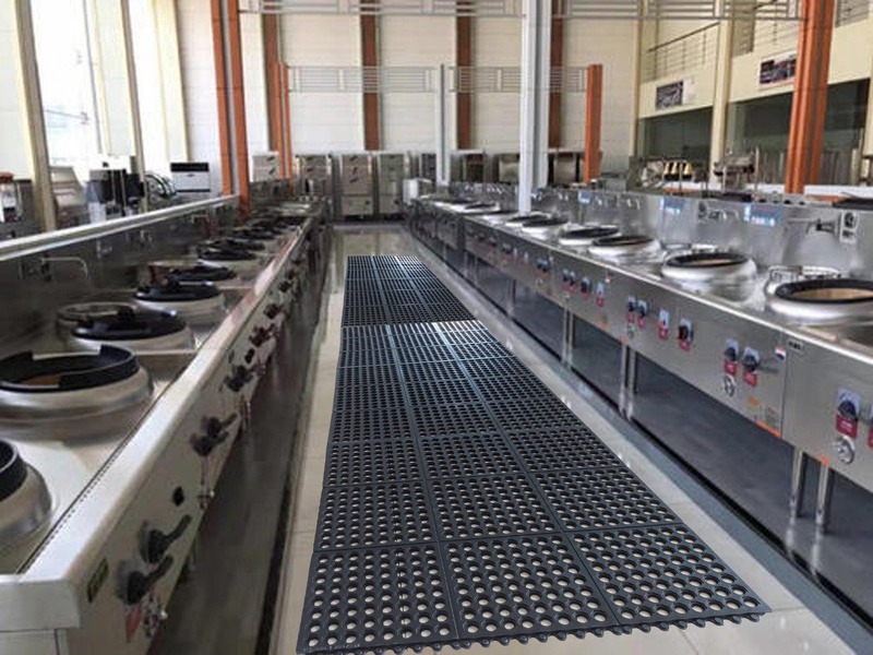 chọn vật liệu chống trơn