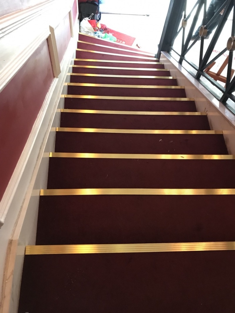 chống trượt cầu thang