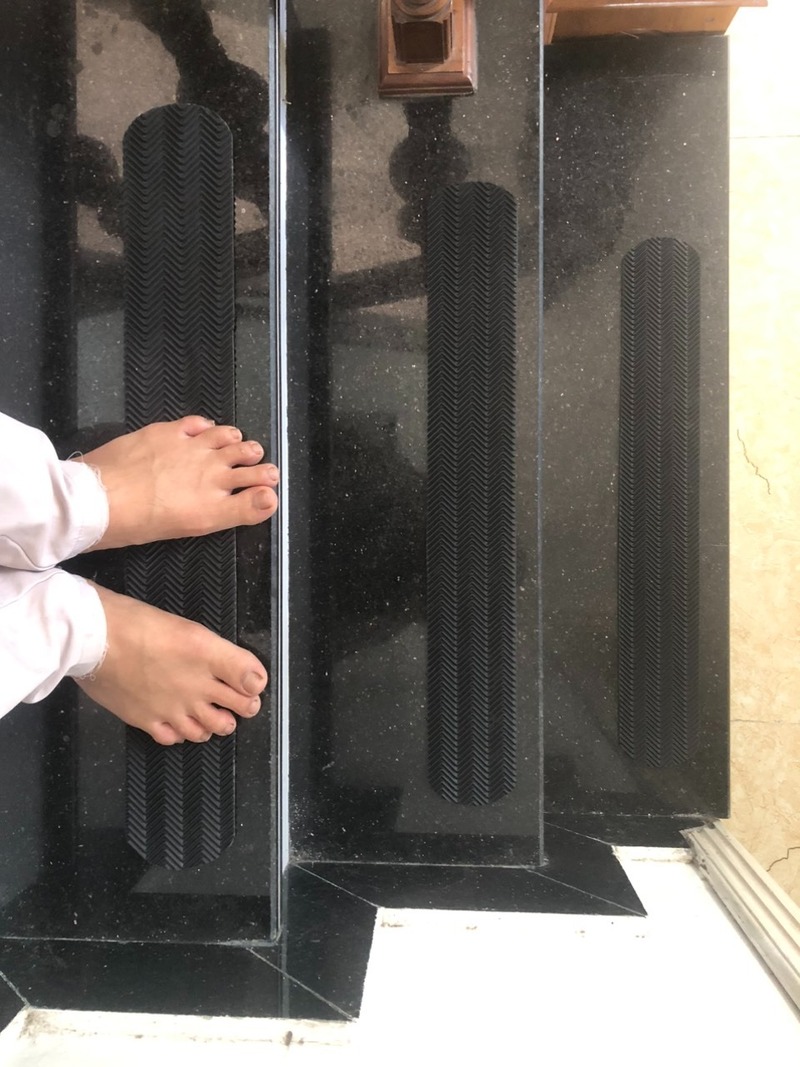miếng dán chống trượt cầu thang