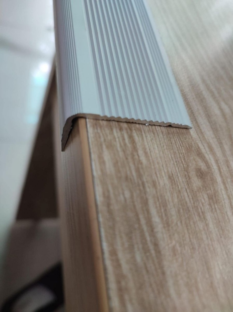 Nẹp chống trượt cầu thang