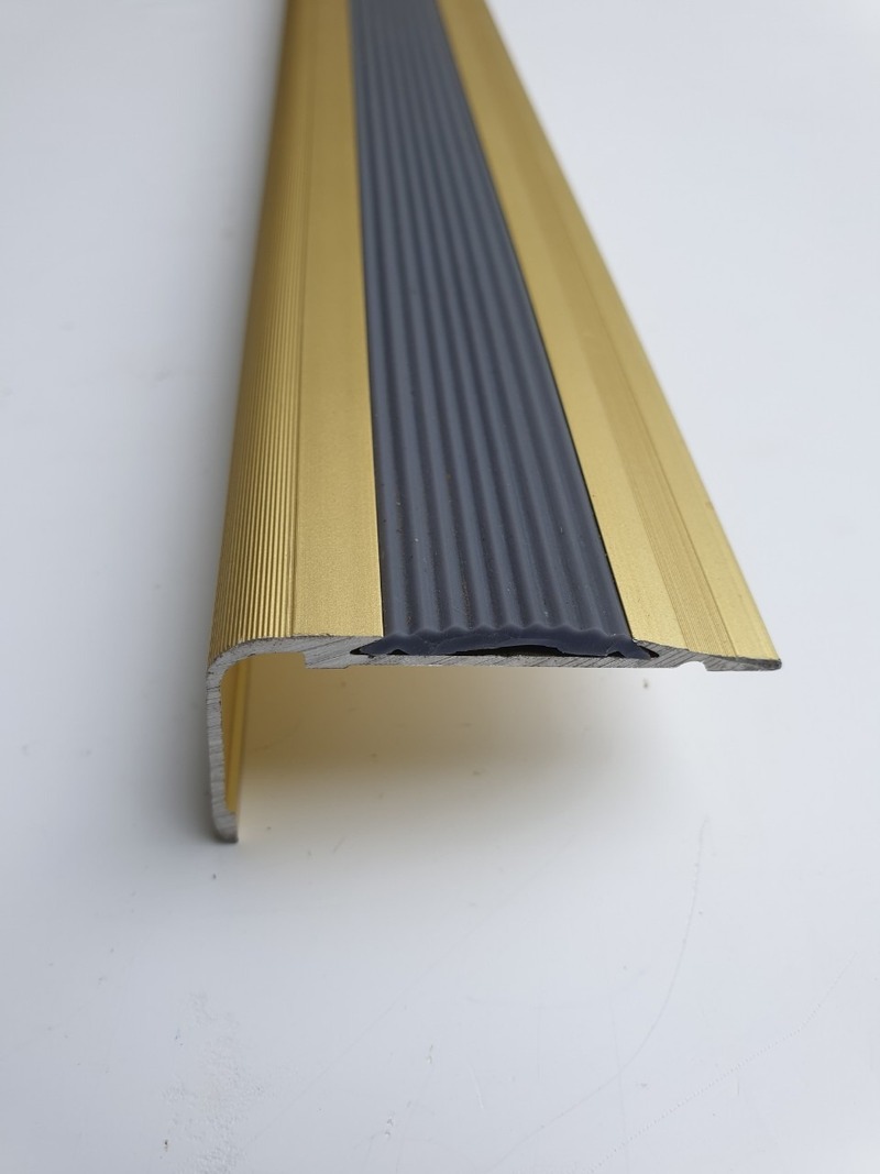 Thi công nẹp nhôm chống trơn