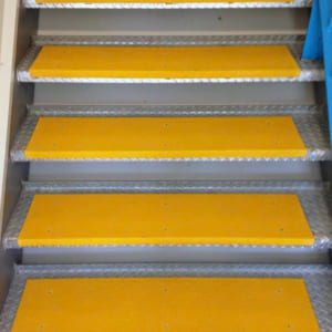 Tấm ốp chống trượt cầu thang