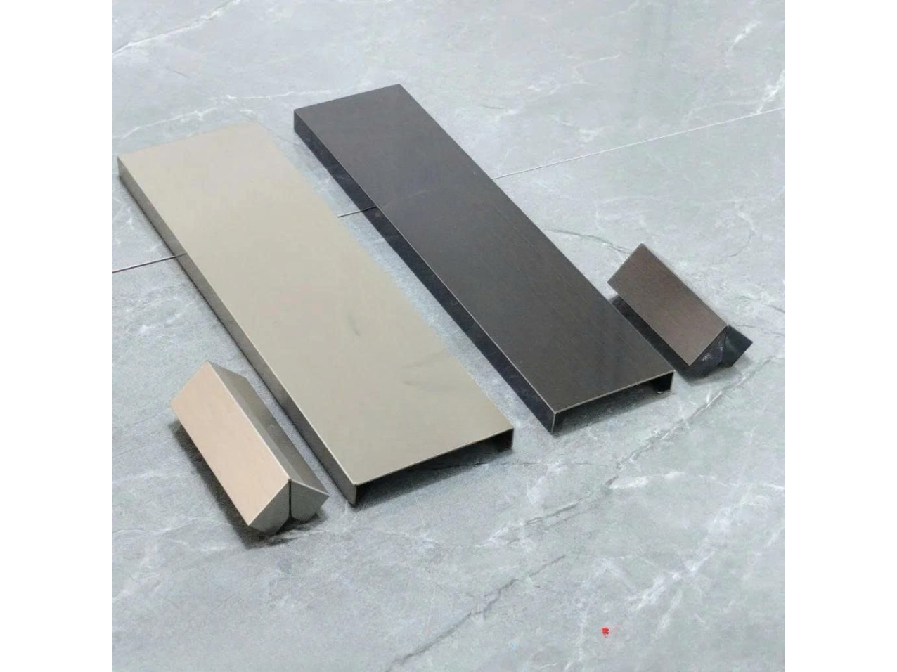 Nẹp chân tường inox 4